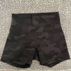Lululemon wunder under high rise 4"short